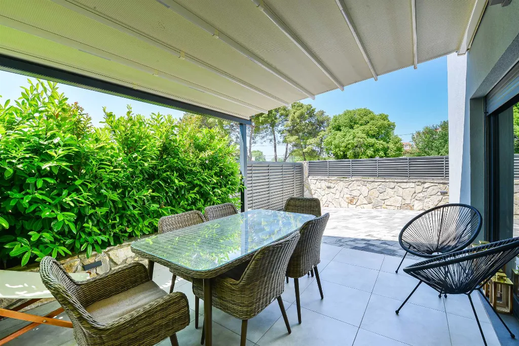 4-Bedroom Villa in Vodice for Up to 10 Guests