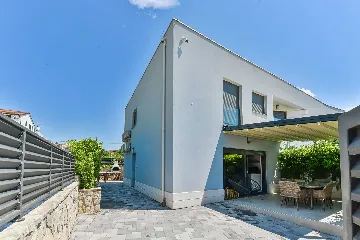4-Bedroom Villa in Vodice for Up to 10 Guests