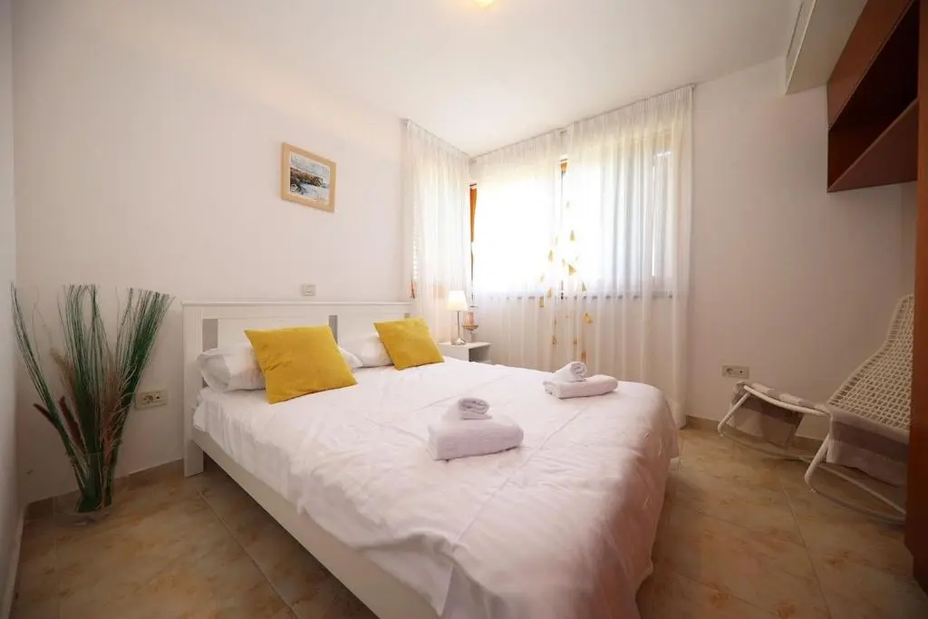 Spacious Villa in Zadar with Private Pool for 16