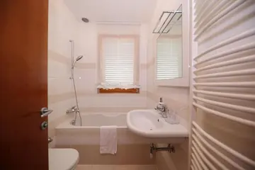 Spacious Villa in Zadar with Private Pool for 16