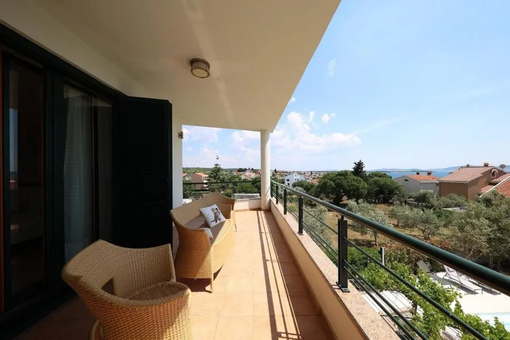 Spacious Villa in Zadar with Private Pool for 16