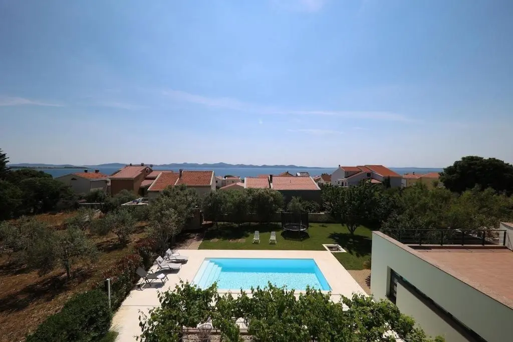 Spacious Villa in Zadar with Private Pool for 16