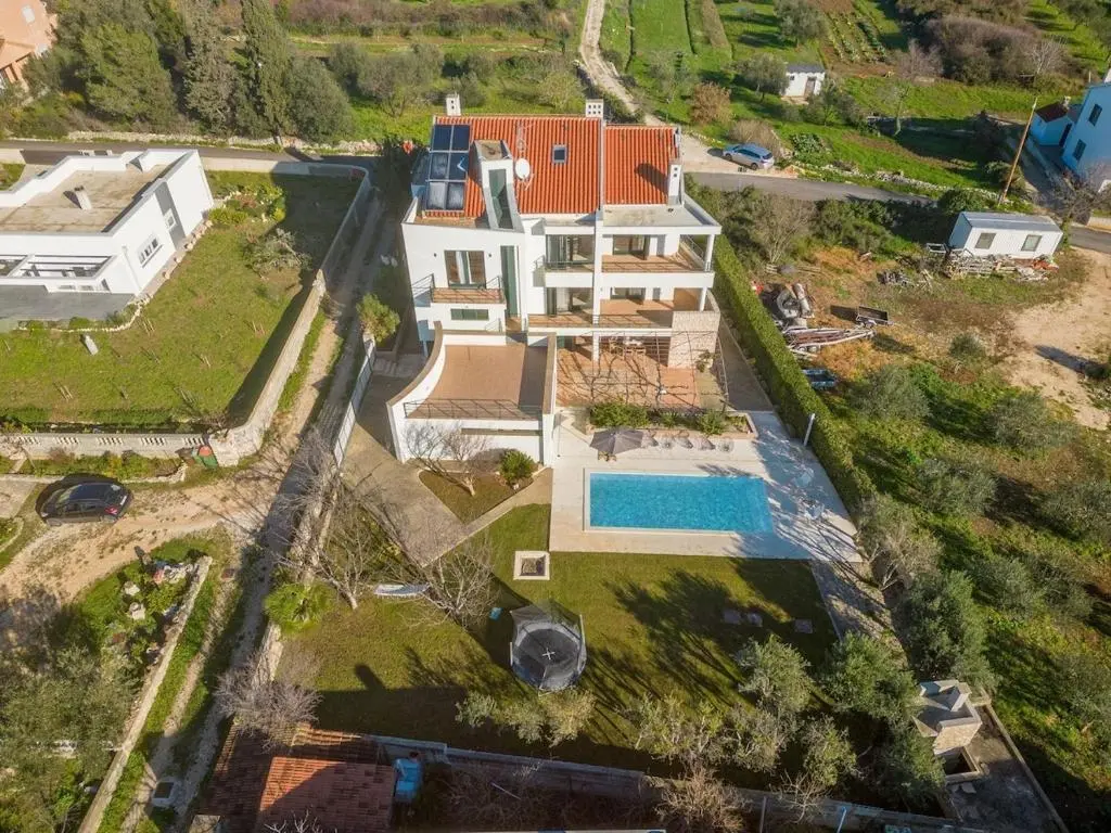 Spacious Villa in Zadar with Private Pool for 16