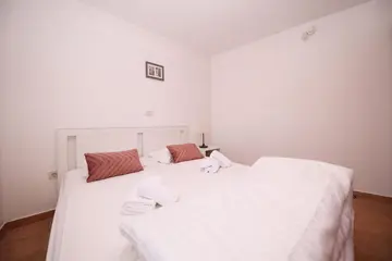 Spacious Villa in Zadar with Private Pool for 16