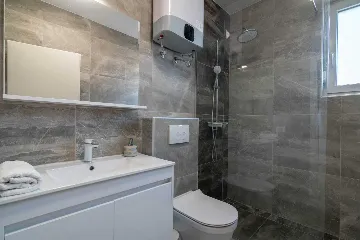 Sea-View 2-Bedroom Apartment for 5 in Pag