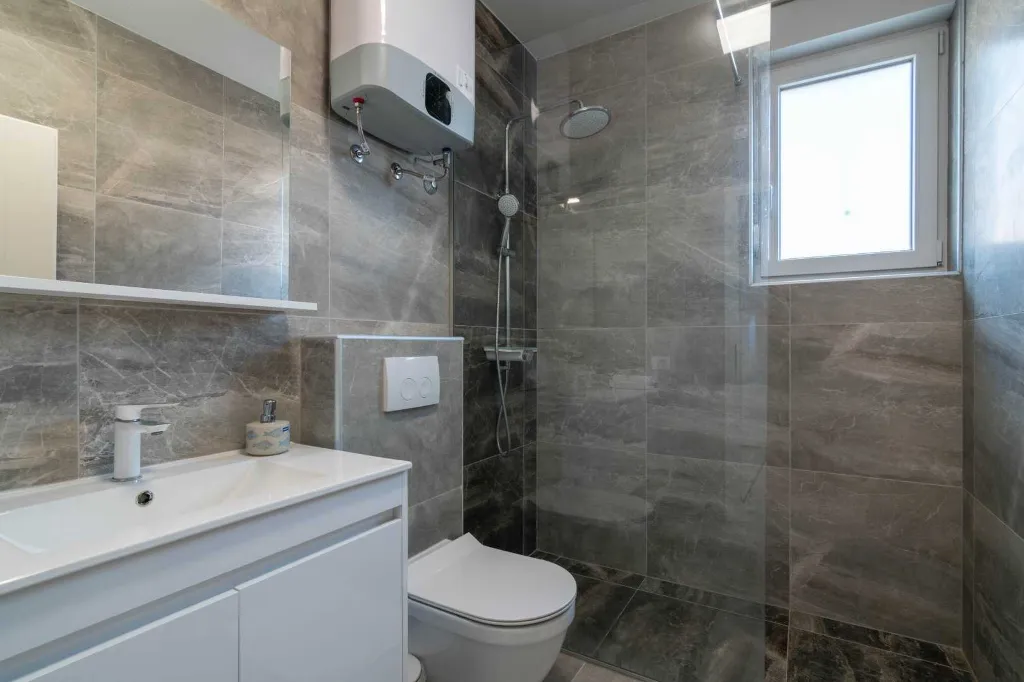 Sea-View 2-Bedroom Apartment for 5 in Pag