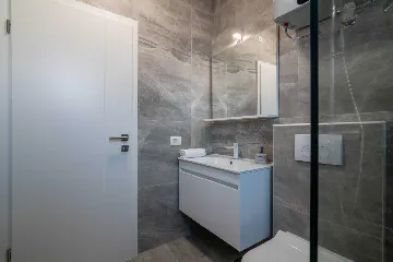 Sea-View 2-Bedroom Apartment for 5 in Pag