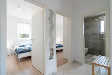 Sea-View 2-Bedroom Apartment for 5 in Pag