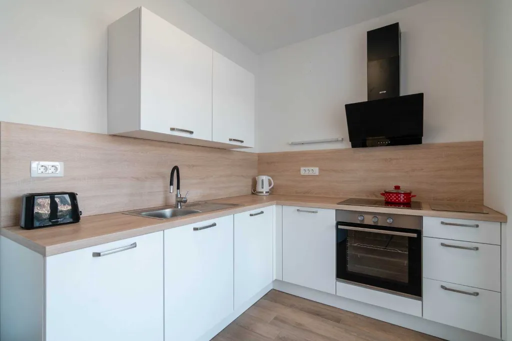 Sea-View 2-Bedroom Apartment for 5 in Pag