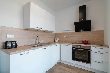 Sea-View 2-Bedroom Apartment for 5 in Pag