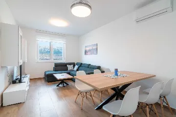 Sea-View 2-Bedroom Apartment for 5 in Pag