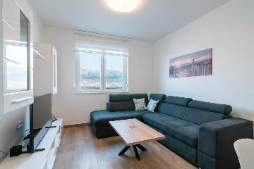 Sea-View 2-Bedroom Apartment for 5 in Pag