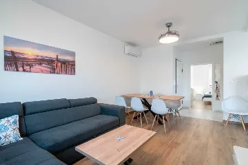 Sea-View 2-Bedroom Apartment for 5 in Pag