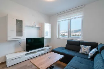 Sea-View 2-Bedroom Apartment for 5 in Pag