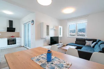 Sea-View 2-Bedroom Apartment for 5 in Pag