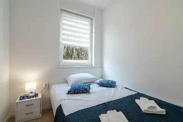 Sea-View 2-Bedroom Apartment for 5 in Pag