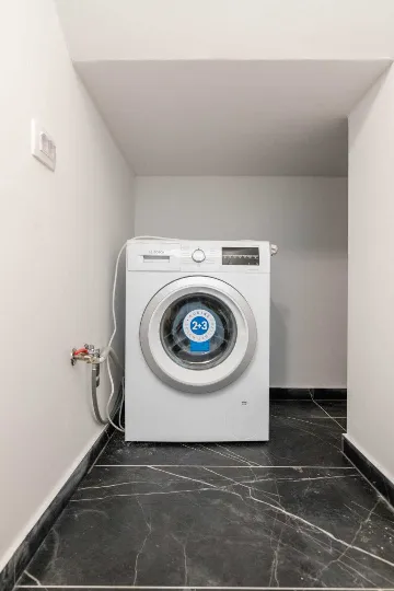 Sea-View 2-Bedroom Apartment for 5 in Pag