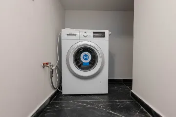 Sea-View 2-Bedroom Apartment for 5 in Pag