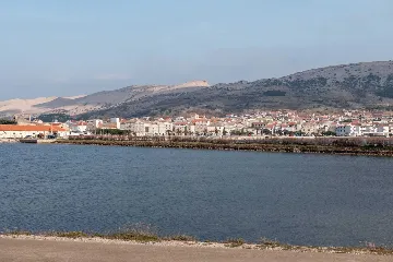 Sea-View 2-Bedroom Apartment for 5 in Pag