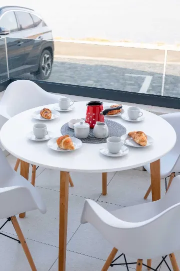 Sea-View 2-Bedroom Apartment for 5 in Pag