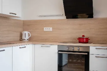 Sea-View 2-Bedroom Apartment for 5 in Pag