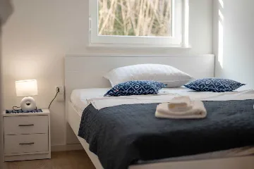 Sea-View 2-Bedroom Apartment for 5 in Pag