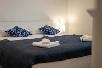 Sea-View 2-Bedroom Apartment for 5 in Pag