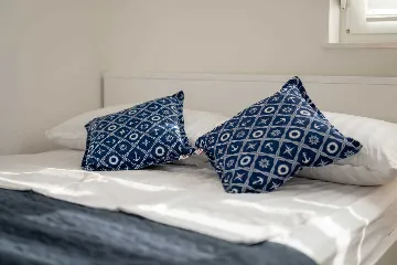 Sea-View 2-Bedroom Apartment for 5 in Pag