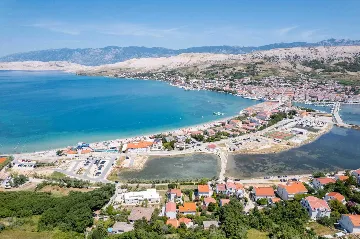 Sea-View 2-Bedroom Apartment for 5 in Pag