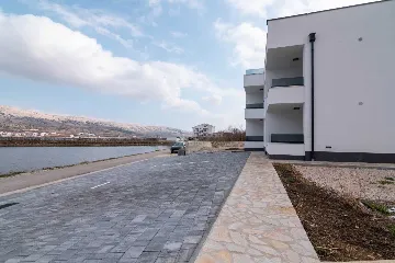 Sea-View 2-Bedroom Apartment for 5 in Pag