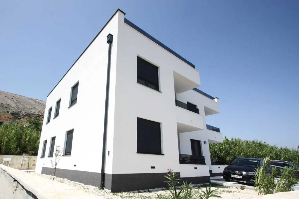 Pag Sea-View Apartment with Balcony for 5 Guests