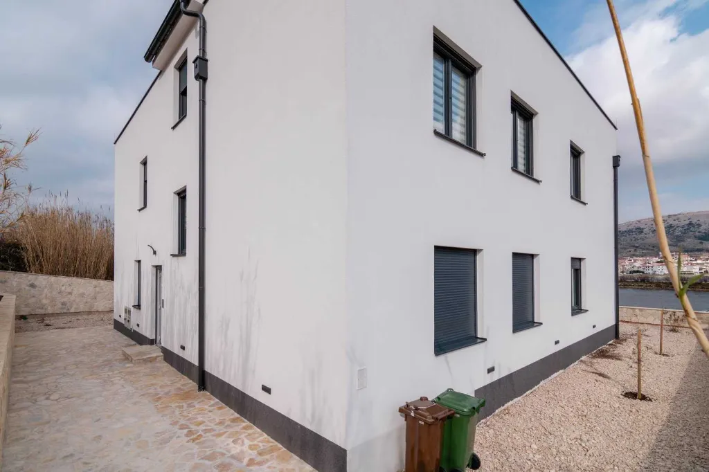 Pag Sea-View Apartment with Balcony for 5 Guests