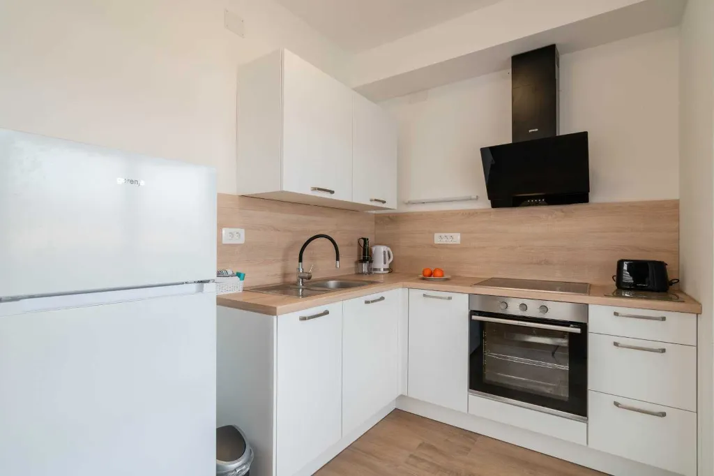 Pag Sea-View Apartment with Balcony for 5 Guests