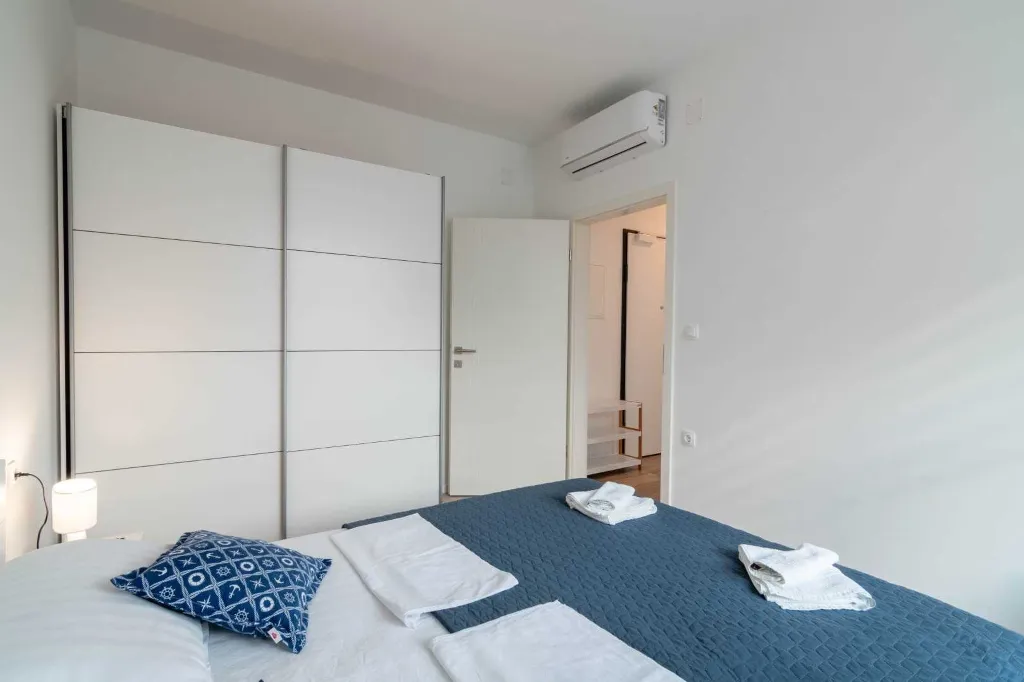 Pag Sea-View Apartment with Balcony for 5 Guests
