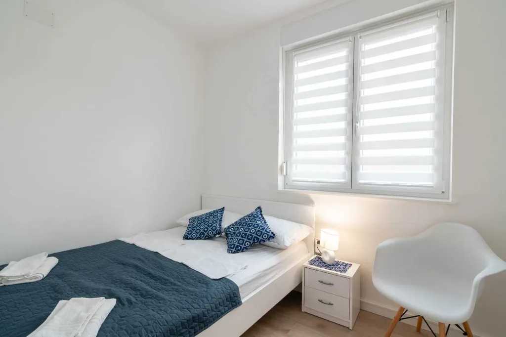 Pag Sea-View Apartment with Balcony for 5 Guests