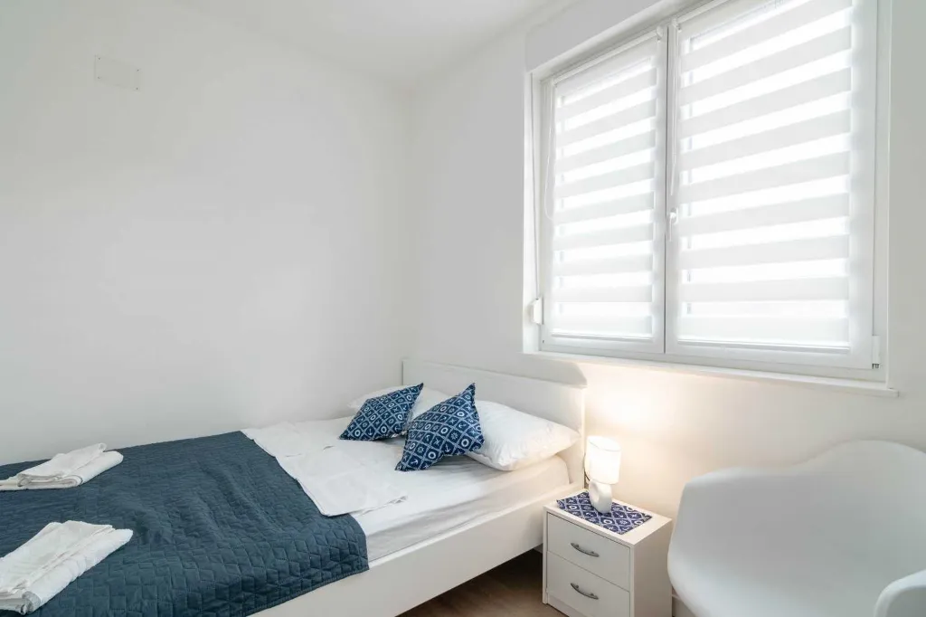 Pag Sea-View Apartment with Balcony for 5 Guests