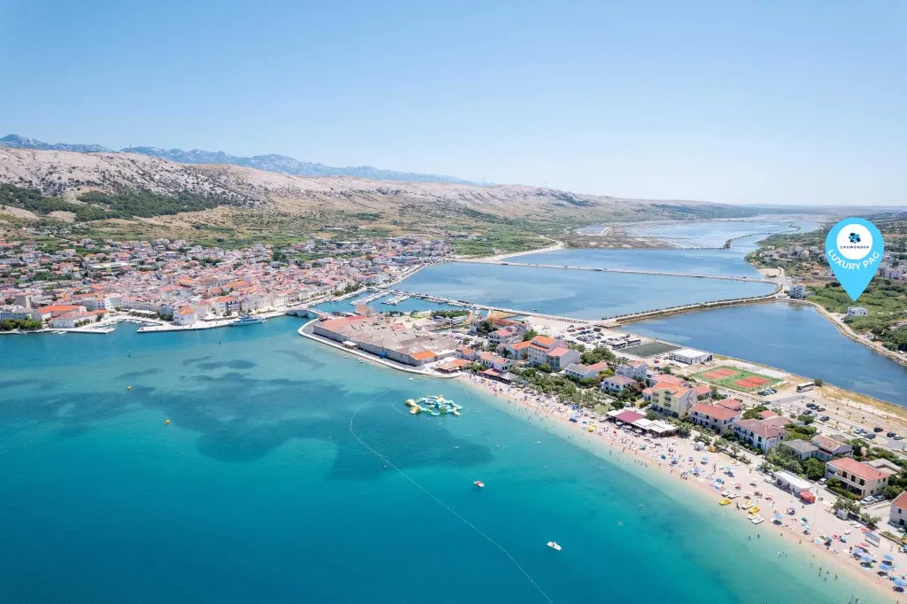 Pag Sea-View Apartment with Balcony for 5 Guests
