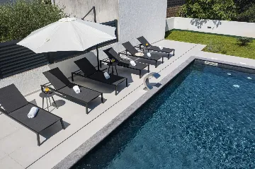 3-Bedroom Villa in Zaton with Heated Pool & Jacuzzi