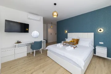 3-Bedroom Villa in Zaton with Heated Pool & Jacuzzi