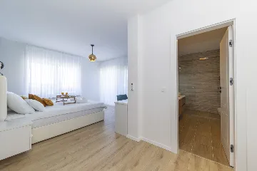 3-Bedroom Villa in Zaton with Heated Pool & Jacuzzi