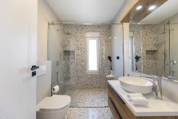 3-Bedroom Villa in Zaton with Heated Pool & Jacuzzi