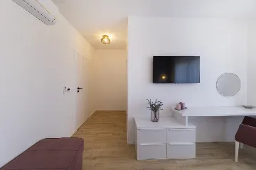 3-Bedroom Villa in Zaton with Heated Pool & Jacuzzi