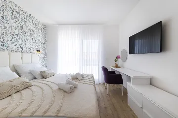 3-Bedroom Villa in Zaton with Heated Pool & Jacuzzi