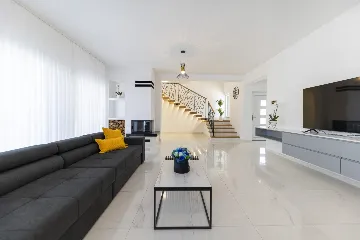 3-Bedroom Villa in Zaton with Heated Pool & Jacuzzi