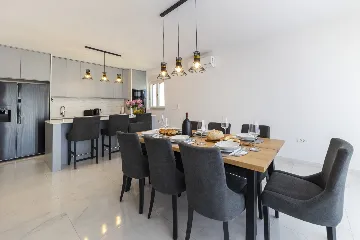 3-Bedroom Villa in Zaton with Heated Pool & Jacuzzi