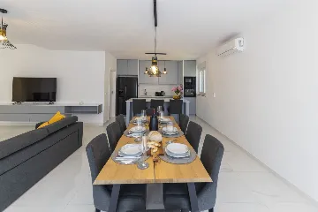 3-Bedroom Villa in Zaton with Heated Pool & Jacuzzi