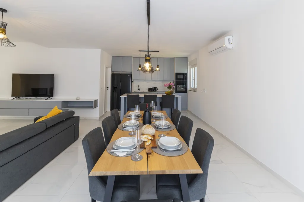 3-Bedroom Villa in Zaton with Heated Pool & Jacuzzi