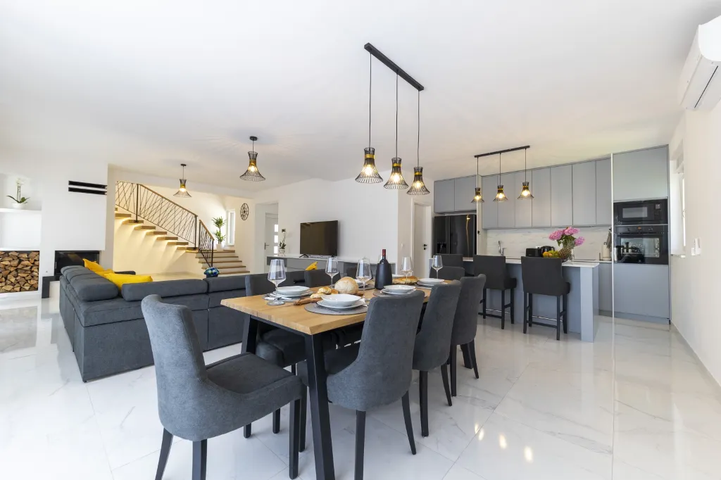 3-Bedroom Villa in Zaton with Heated Pool & Jacuzzi