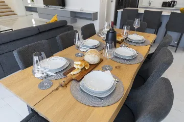 3-Bedroom Villa in Zaton with Heated Pool & Jacuzzi