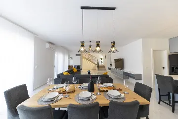 3-Bedroom Villa in Zaton with Heated Pool & Jacuzzi